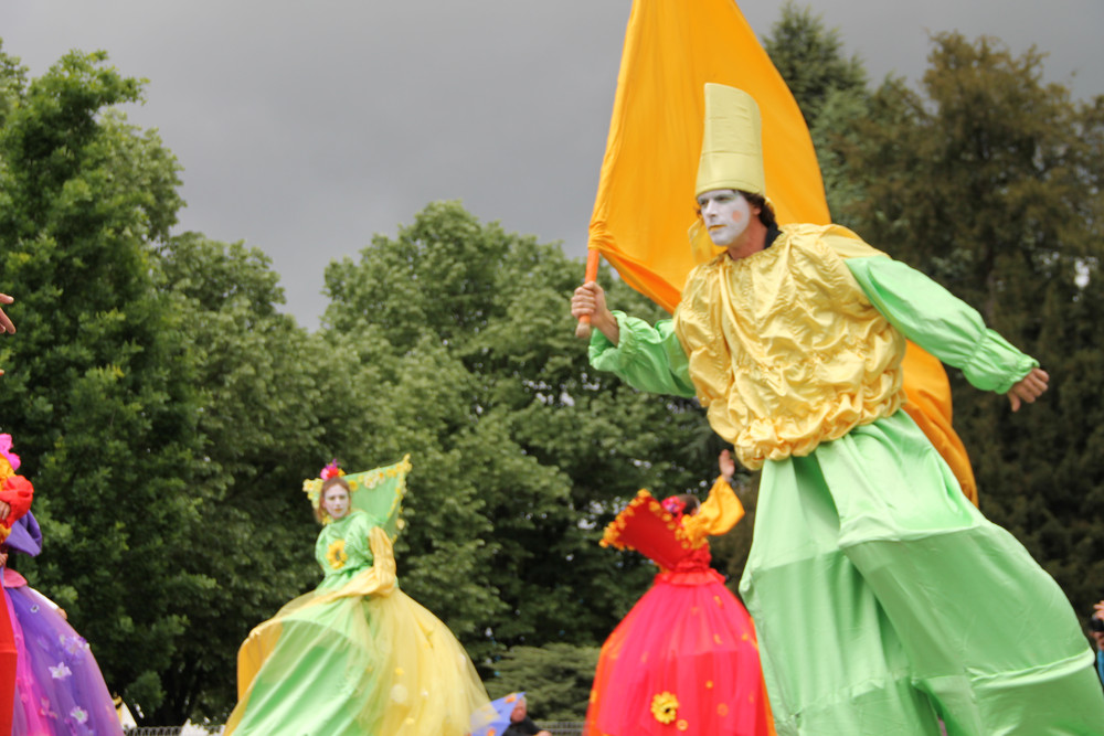 Spectacles de cirque, fêtes foraines, arbres de noël